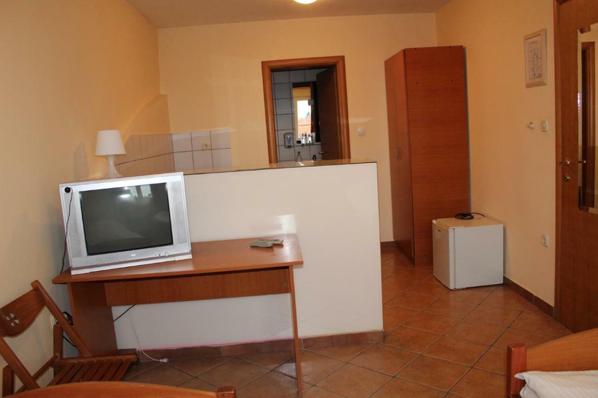 Prenociste "Magnus" Slavonski Brod Exterior foto